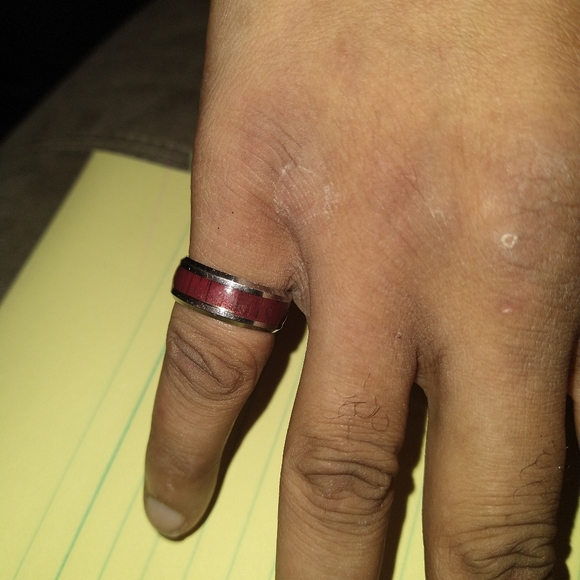 Size 8 Men's Ring - Picture 2 of 3
